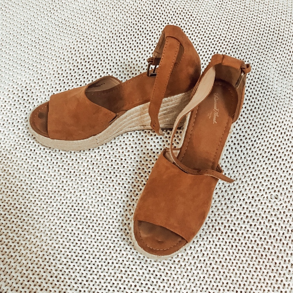 Target size 8 tan wedges